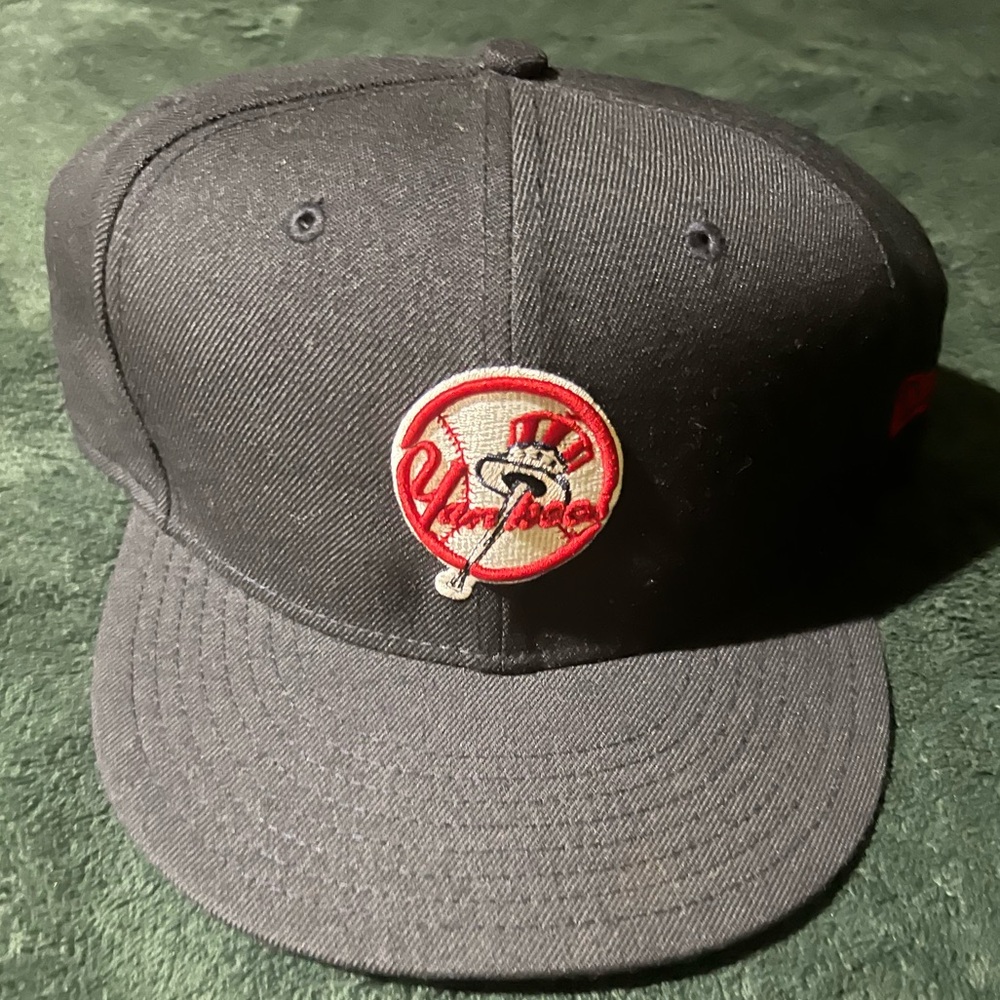 Classic Yankee Baseball Cap with Classic Logo Size 7-3/4